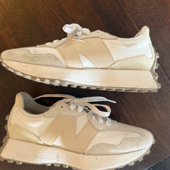 New Balance Classics 327 - Picture 4 of 10